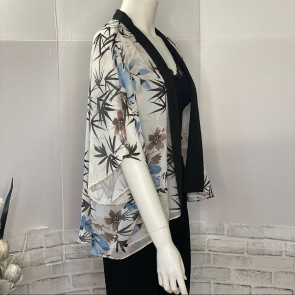 SOLD | NWT Le Chateau White & Blue Floral Kimono - Picture 5 of 12